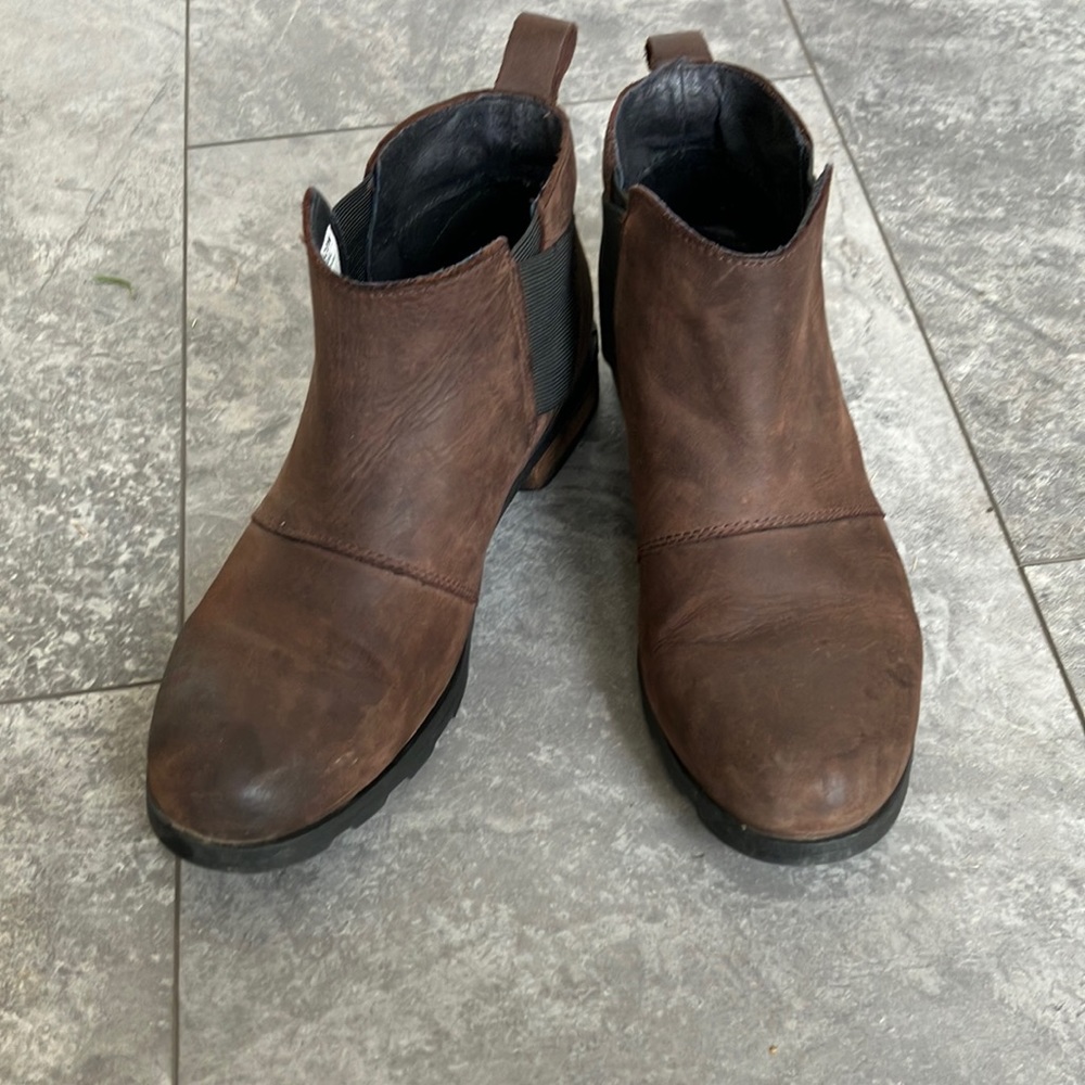 Emelie III Chelsea waterproof sorrel boot